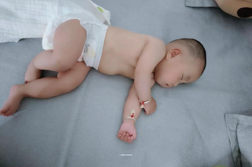 高密三个月宝宝抬头不稳